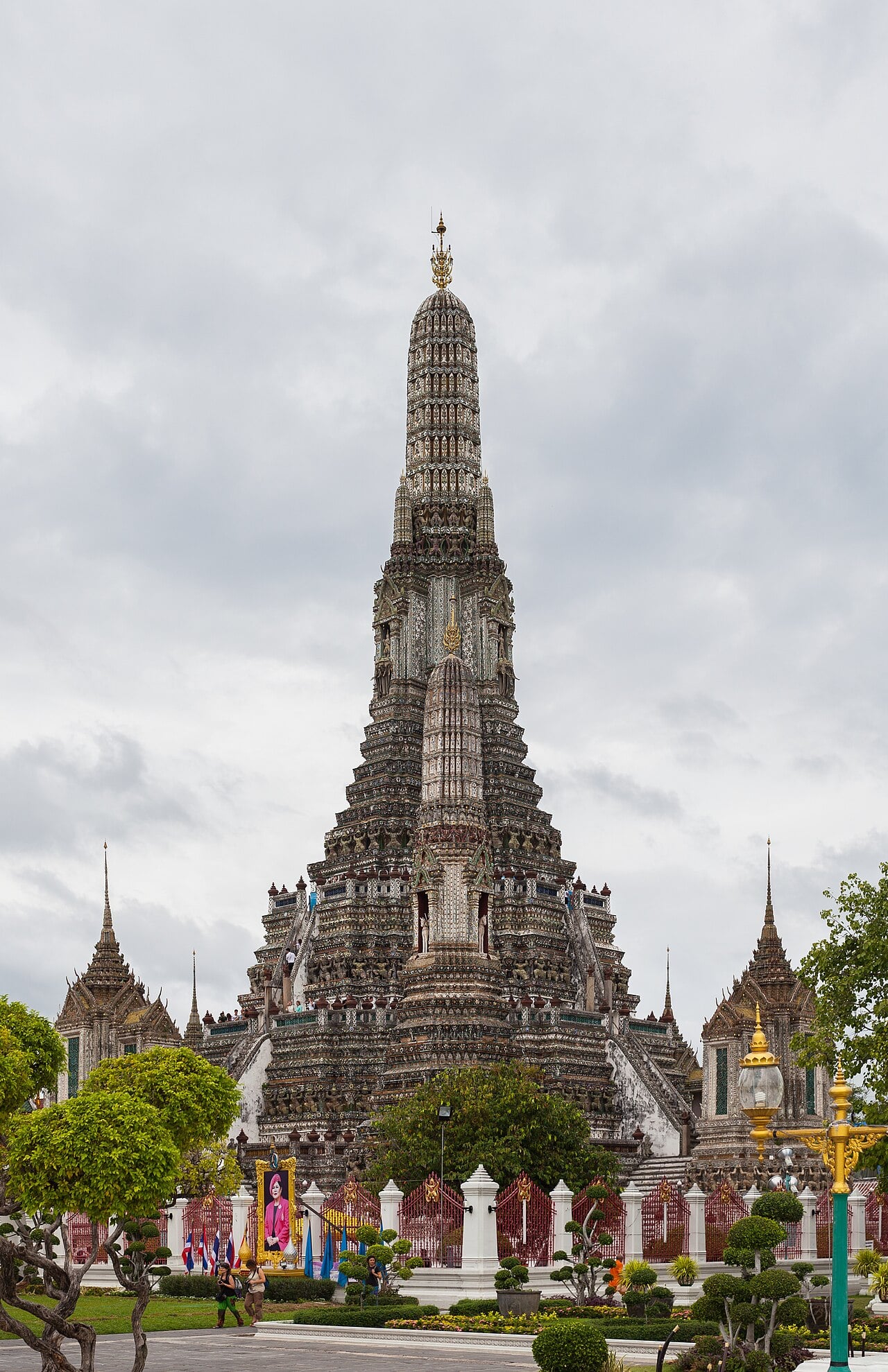 Wat Arun beside the Chao Phraya in Bangkok
